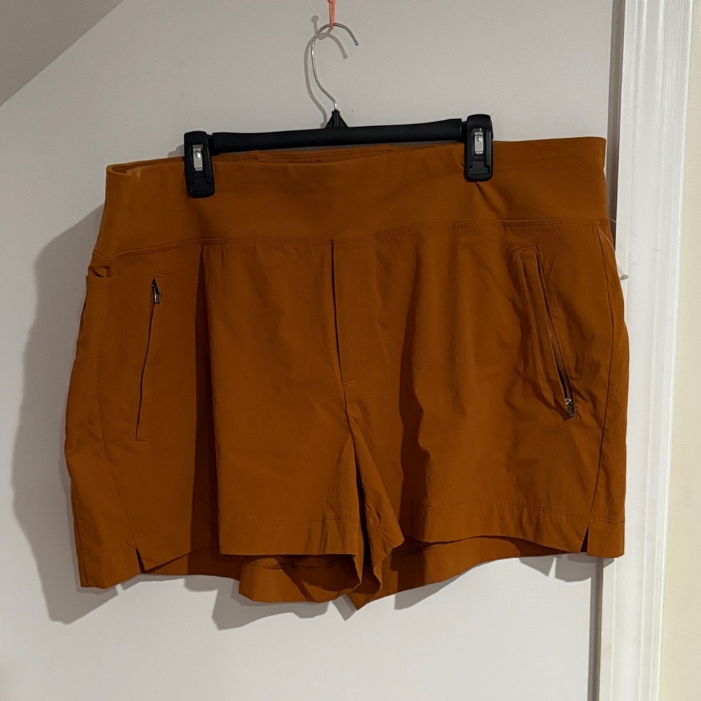 NEW - Athleta Women's Rust Athletic Shorts